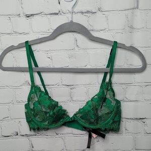 NWT Victoria's Secret Very Sexy Low Cut Lace Demi Bra